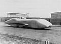 Rekordfahrten auf der Autobahn Frankfurt – Darmstadt: Rudolf Caracciola mit dem Zwölfzylinder-Fahrzeug Mercedes-Benz W 125 vor dem Flughafen in Frankfurt am Main.